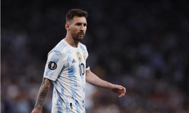 成都棠湖艺高召开高考报名指导暨合力迎战高考专题家长会！